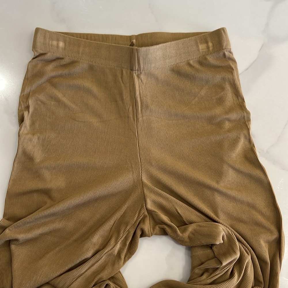 SKIMS Ribbed Lounge Set - Picture 10 of 13